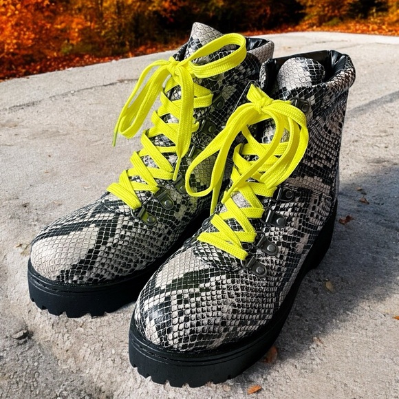 Bamboo Women’s Snake Print Combat Boots Yellow Laces, Size 6.5 - Picture 1 of 12